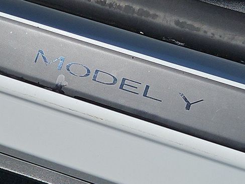 Used 2022 Tesla Model Y Performance AWD/4WD image 32