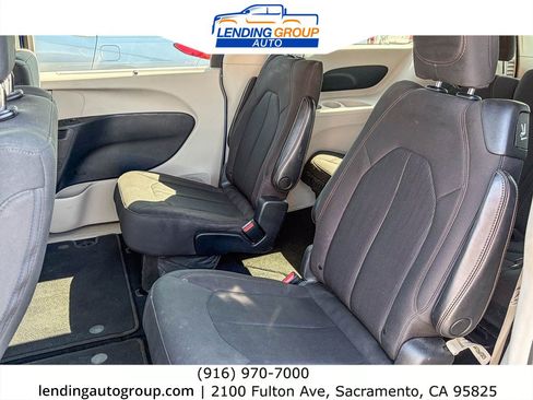 Used 2019 Chrysler Pacifica Touring Plus FWD image 17