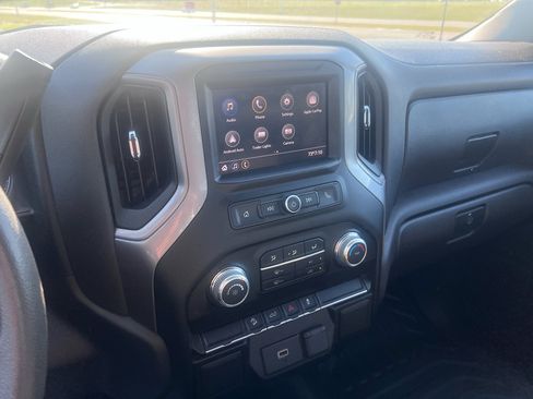 Used 2020 GMC Sierra 1500 4x4 Crew Cab w/ Sierra Value Package image 19