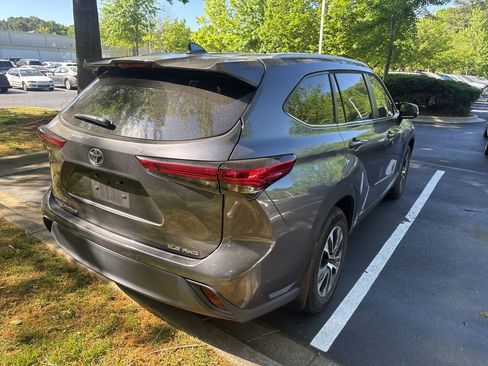 Used 2023 Toyota Highlander XLE image 17