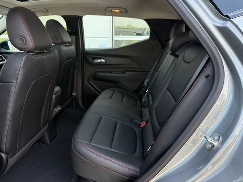 Used 2027 Chevrolet Bolt RS w/ Technology Package FWD image 17
