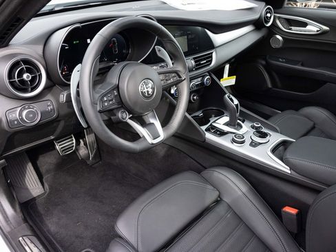 New 2025 Alfa Romeo Giulia image 2