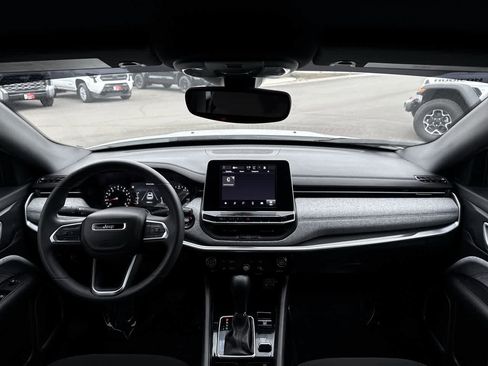 Used 2025 Jeep Compass Sport image 15