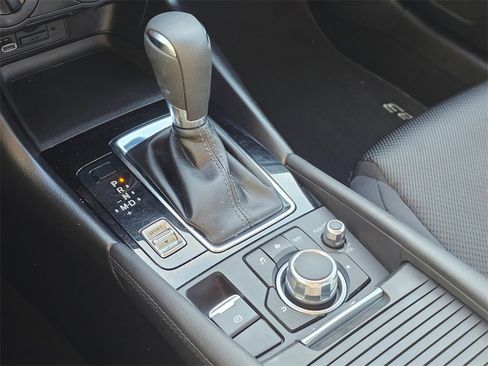 Used 2018 MAZDA MAZDA3 Sport image 33