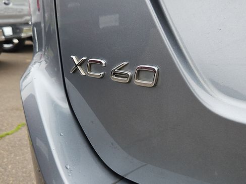 Used 2017 Volvo XC60 T6 Dynamic w/ Preferred Option Package image 28