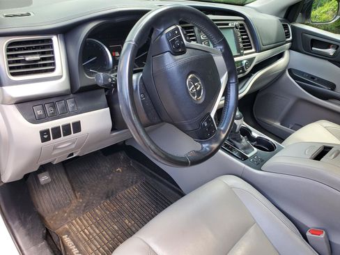 Used 2017 Toyota Highlander XLE AWD/4WD image 14