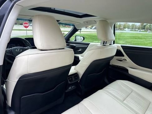 Used 2022 Lexus ES 300h w/ Luxury Package FWD image 18