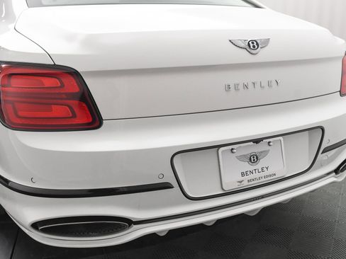 Used 2025 Bentley Flying Spur Plug-In Hybrid image 22