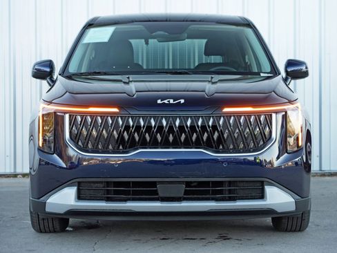 Used 2025 Kia Carnival image 7