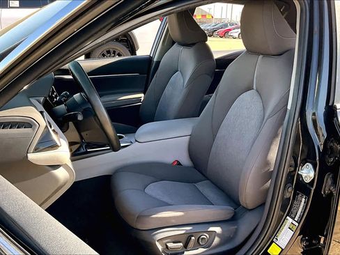 Used 2022 Toyota Camry LE image 7
