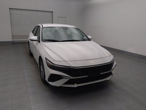 Used 2024 Hyundai Elantra SE image 14