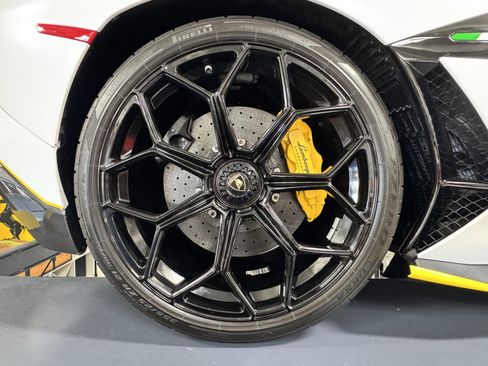 Used 2021 Lamborghini Aventador SVJ AWD/4WD image 37