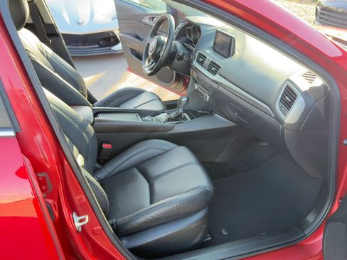 Used 2018 MAZDA MAZDA3 Touring FWD image 14