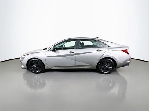 Used 2023 Hyundai Elantra SEL w/ Cargo Package image 5