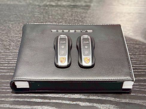 Used 2022 Porsche Cayenne Platinum Edition image 59