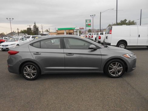 Used 2018 Hyundai Elantra SEL FWD image 2