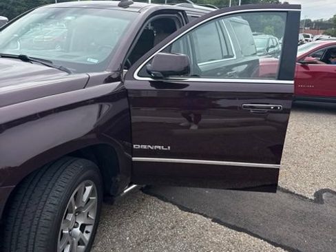 Used 2017 GMC Yukon Denali AWD/4WD image 2