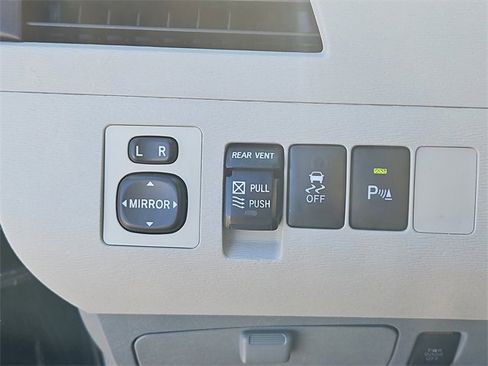 Used 2011 Toyota Sienna XLE image 19
