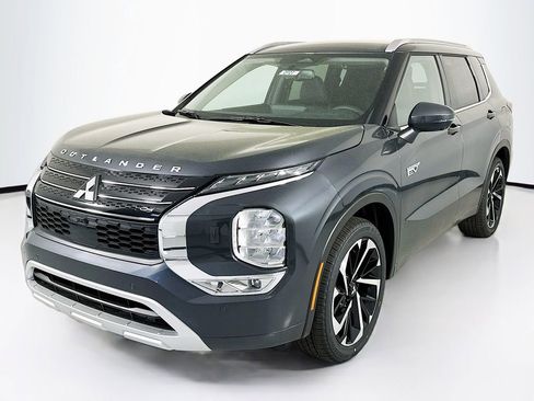 Used 2024 Mitsubishi Outlander SEL image 3