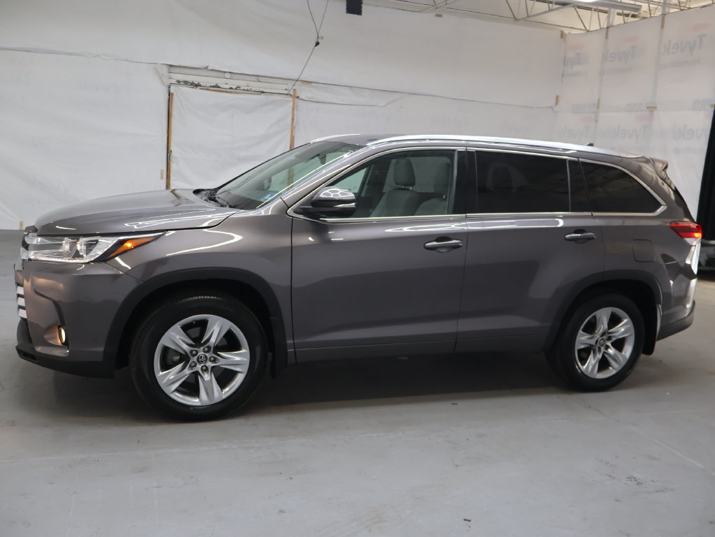Used 2018 Toyota Highlander Limited w/ Carpet Mat Package (TMS) AWD/4WD image 4
