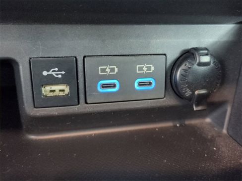 Used 2022 Toyota Highlander XLE image 27