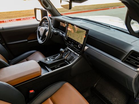 Used 2025 Lexus GX 550 image 40