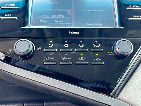 Used 2020 Toyota Camry LE FWD image 15