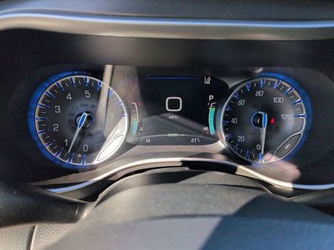 Used 2023 Chrysler Pacifica Touring-L FWD image 17