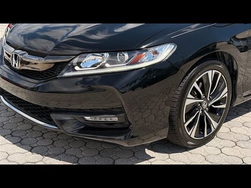 Certified 2017 Honda Accord EX-L image 17