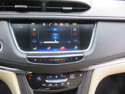 Used 2019 Cadillac XT5 AWD image 19