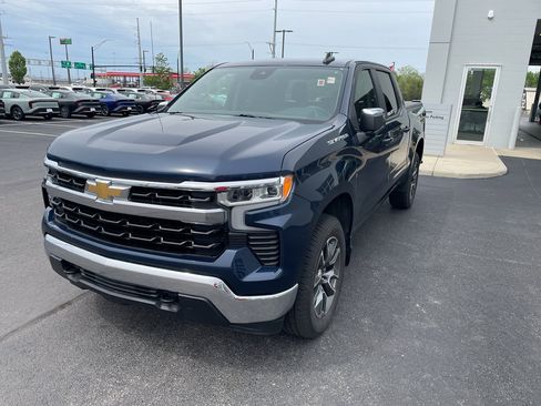 Used 2023 Chevrolet Silverado 1500 LT AWD/4WD image 3
