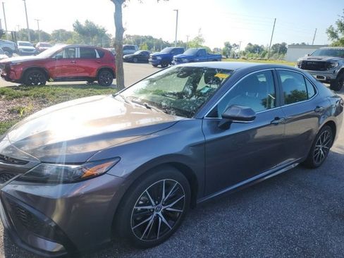 Used 2023 Toyota Camry SE image 4