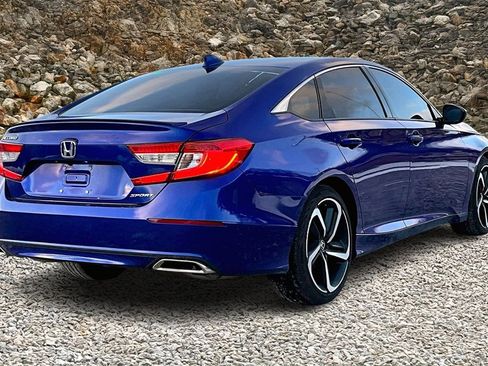 Used 2018 Honda Accord Sport image 2