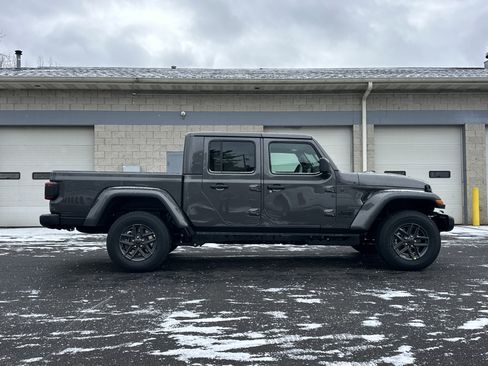 New 2026 Jeep Gladiator Sport image 18