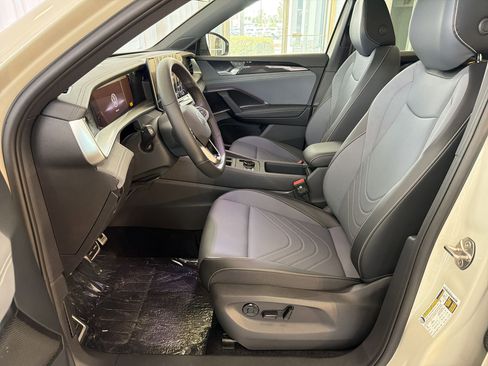 New 2026 Volkswagen Tiguan SE R-Line FWD image 5