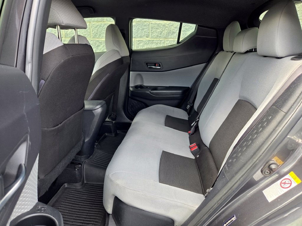 Used 2019 Toyota C-HR XLE FWD image 32