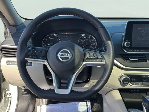 Used 2020 Nissan Altima 2.5 SV image 28