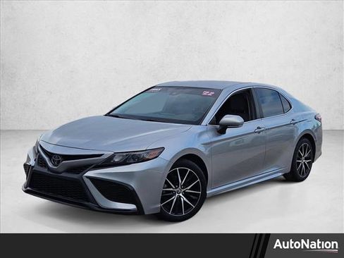 Used 2022 Toyota Camry SE FWD image 1