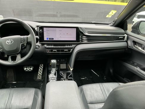 Used 2025 Toyota Camry XSE FWD image 16