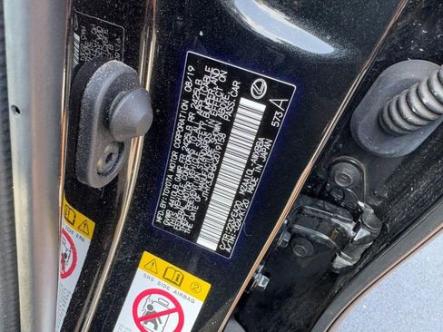 Used 2019 Lexus UX 200 image 24