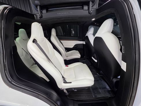 Used 2022 Tesla Model X AWD/4WD image 4
