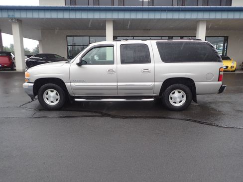 Used 2005 GMC Yukon XL SLE w/ Cargo Package image 2
