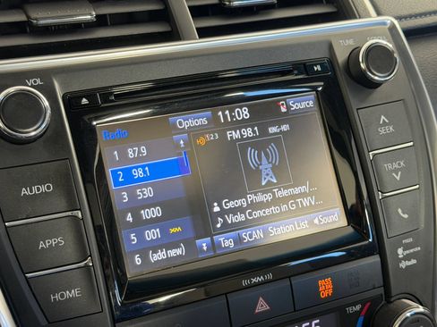 Used 2017 Toyota Camry XSE w/ Moonroof Package FWD image 19