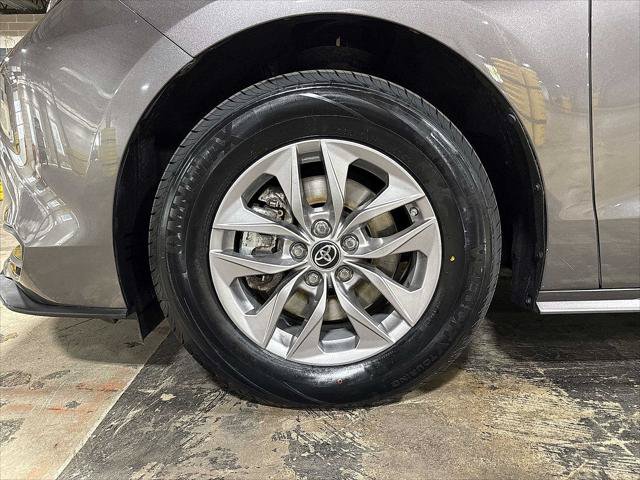 Certified 2022 Toyota Sienna LE FWD image 10