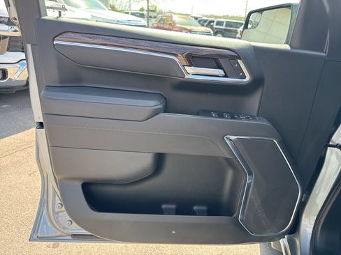Used 2025 GMC Sierra 1500 Elevation AWD/4WD image 9