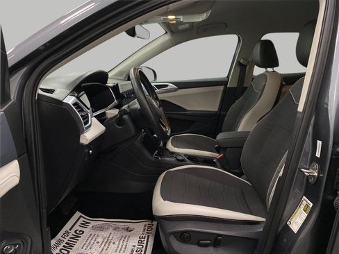 Used 2025 Volkswagen Taos SE AWD/4WD image 27
