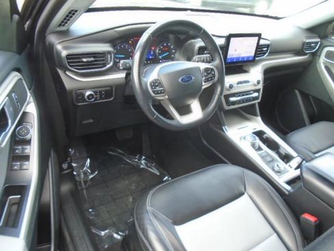 Used 2023 Ford Explorer XLT w/ Equipment Group 202A image 12