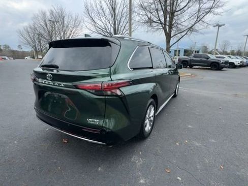 Used 2021 Toyota Sienna Limited image 14
