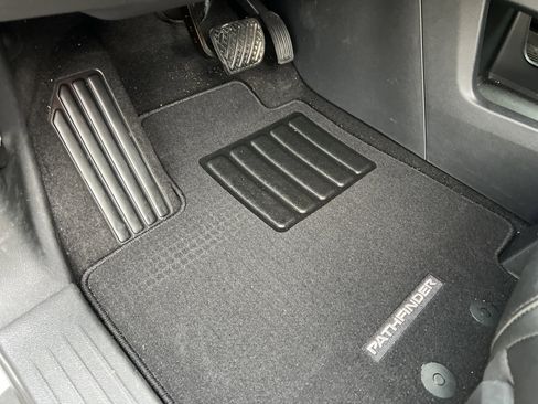 Used 2025 Nissan Pathfinder Platinum image 15