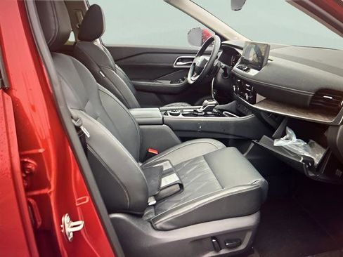 Used 2025 Nissan Rogue Platinum AWD/4WD image 16